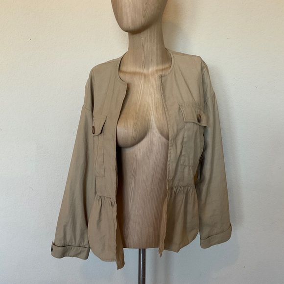 Zara Ruffled Peplum Open Front Oversized Safari Khaki Color Shacket Jacket XS - Picture 16 of 16